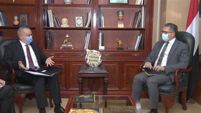 العنانى يبحث مع السفير الروسي استعدادات استقبال السياحة الروسية