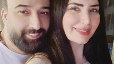 عبير صبري تحتفل بعيد زواجها الرابع بإطلالة رومانسية