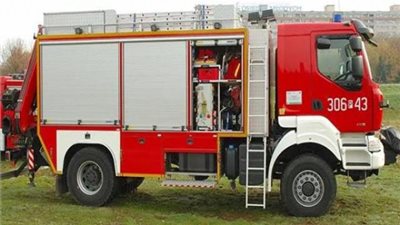 تعرف على قصة سيارة الإطفاء التى تُعقم الباعة الجائلين في الأسواق