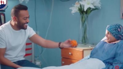 أنا صايم يا فاطره.. تامر عاشور يتعرض لانتقادات بسبب إعلان مستشفى للأورام