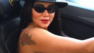 رانيا يوسف تدعم صديقتها روجينا بعد إصابتها فى وجهها