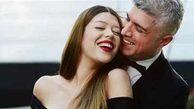 طليقة أوزجان دينيز تتسبب في فضيحة صادمة.. اعرف التفاصيل