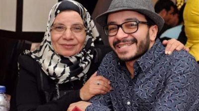 حسام داغر يرثي والدته بكلمات مؤثرة: مفيش حاجة تفرحني بعدك