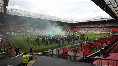 عاجل.. رابطة الدوري الإنجليزي تعاقب مانشستر يونايتد بعد أحداث مباراة ليفربول