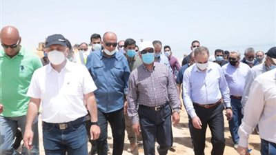 وزير النقل يعلن موعد انتهاء أعمال تطوير ميناء العين السخنة