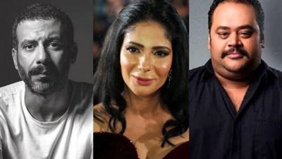 محمد فراج يحاول تهدئة الأوضاع بين منى زكي ومحمد ممدوح بعد خلافهما.. اعرف الحكاية