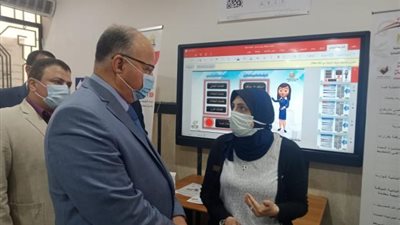 بالصور .. محافظ القاهرة يتفقد سير عمل التطبيق التجريبى لمنظومة تراخيص البناء