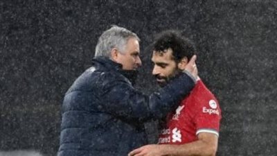 مفاجأة.. محمد صلاح يوافق علي العودة إلي ”روما ” من أجل ”مورينيو ”