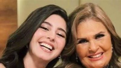 انهيار يسرا بعد وفاة الفنانة الشابة مايان السيد.. اعرف التفاصيل