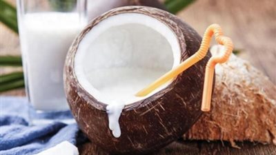 قناع عصير جوز الهند.. الحل السحري لعلاج تساقط الشعر