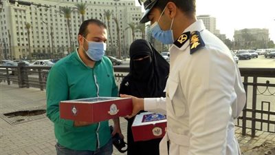 الخدمات الأمنية على الطرق تُقدم وجبات إفطار للصائمين على مستوى الجمهورية