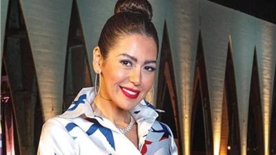 لقاء الخميسي تنشر صورة نادرة لوالدها