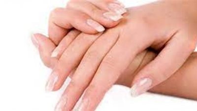 ما دلالة برودة اليدين؟.. إليك الإجابة