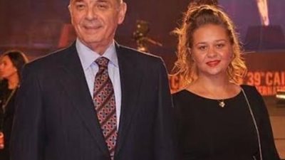 محمود حميدة يعبر عن حبه لزوجته الثانية بهذه الطريقة