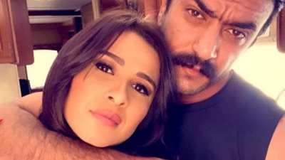 قبلة كورونا.. أول ظهور لياسمين عبد العزيز وزوجها بعد إصابتهم بالفيروس