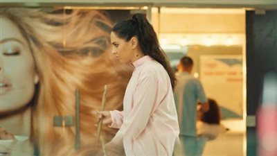 بعد فضيحة ”الفيسبوك”.. حقيقة عمل ياسمين رئيس في كوافير