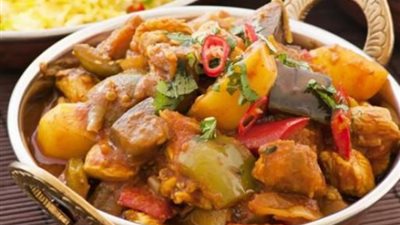 أسهل طريقة لعمل دبابيس الدجاج بجوز الهند والكاري مع الخضروات