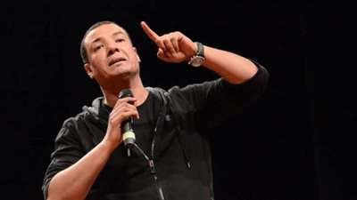 شاعر الخرفان.. هشام الجخ يدافع عن نفسه بعد ”القصيدة المهينة ”