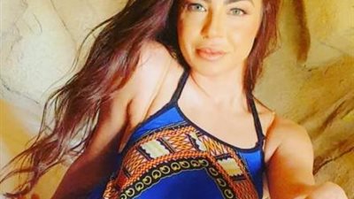 بالصور.. دوللى شاهين بإطلالة جريئة من غرفة نومها