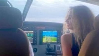 وزارة الطيران تكشف حقيقة صورة هنا الزاهد داخل قمرة قيادة طائرة