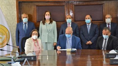 بالصور .. توقيع عقود المنظومة الجديدة للمخلفات لخدمة 18 حى بالقاهرة