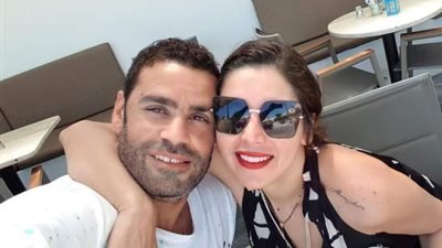 بالصورة.. لقاء الخميسي تخطف الأنظار في أحدث ظهور لها برفقة زوجها