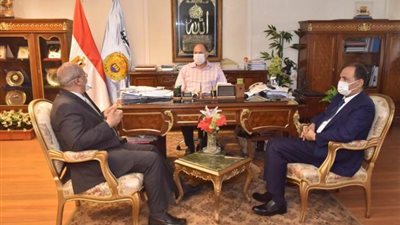 بالصور .. تفاصيل لقاء محافظ أسيوط ورئيس جامعة سفنكس