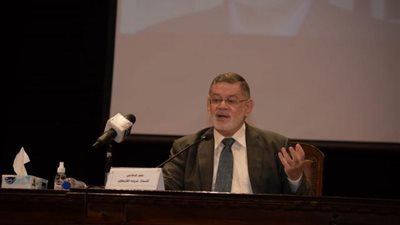 بالصور .. تفاصيل لقاء ثروت الخرباوي بطلاب جامعة القاهرة ضمن معسكر قادة المستقبل