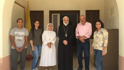 لهذا السبب.. مطران الكاثوليك يتفقد مكتب التعليم المسيحي بالمنيا