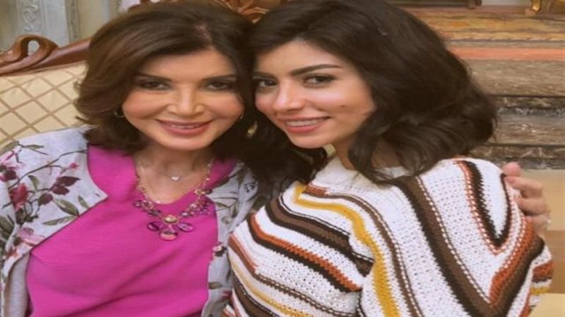 كارولين عزمى 