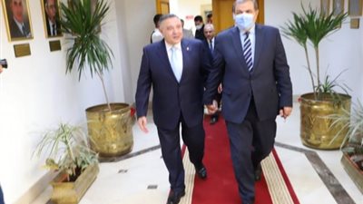 شاهد.. كيف استقبل محافظ البحر الأحمر وزير القوى العاملة اليوم؟