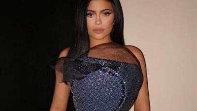 كايلي جينر تثير الجدل بإطلالاتها العارية.. شاهد التفاصيل