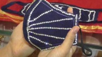 حارب كورونا ودلع نفسك .. كمامات مرصعة بالذهب و الألماس.. السعر مفاجأة