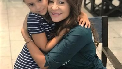 كارول سماحه تحتفل بعيد ميلاد نجلتها: نور حياتى وثروتى