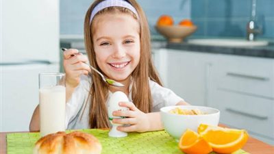 6 أطعمة تزيد من ذكاء طفلك ونموه العقلي.. تعرفي عليها