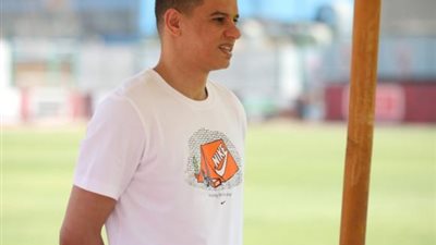 طبيب الأهلي يطمئن على حالة سعد سمير