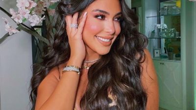 ياسمين صبرى بجانب طائرة هليكوبتر فى أحدث ظهور لها