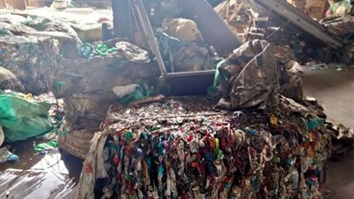 كارثة.. الجيزة تضبط مصنع يقوم بإعادة تدوير وصناعة البلاستيك من المخلفات