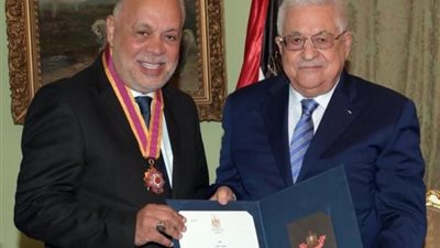 روجينا: أبو مازن يقلّد أشرف زكي أعلى وسام ثقافي في فلسطين