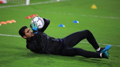 علي لطفي يطلب تعديل عقده مع الأهلي بسبب شريف إكرامي