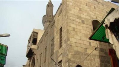 تعددت الروايات والمسجد واحد..تعرف علي حكايات جامع « الفكهاني » بشارع المعز