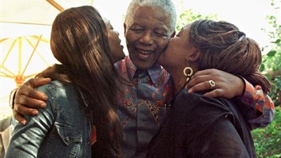 وفاة الابنة السادسة لنيلسون مانديلا.. كل ما تريد معرفته عن «زيندزي»