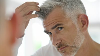 «من المطبخ».. وصفات سحرية لعلاج الشعر الأبيض نهائيا