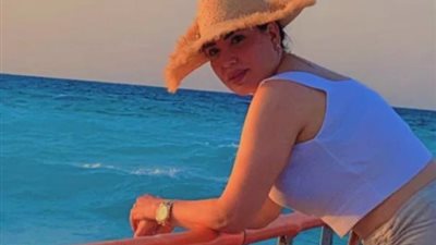 عبير صبرى تجذب أنظار متابعيها بإطلالة صيفية جذابة