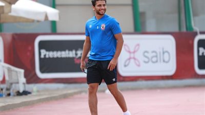 طبيب الأهلي يطمئن على حالة محمد محمود