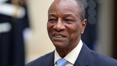 عاجل.. الصور الأولى للحظة اعتقال الرئيس الغيني ألفا كوندي