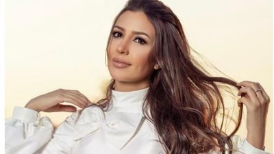 حنات تخضع لجلسة تصوير مختلفة برفقة نجلتها