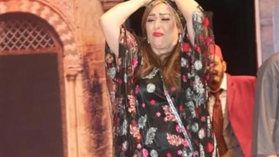 نهال عنبر في أول ظهور لها من كواليس مسرحية ”زقاق المدق” بعد إصابتها فى العرض