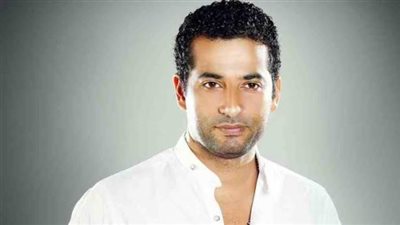 عمرو سعد يسخر من أداء المنتخب الوطنى ويطالب بتدريب الفريق