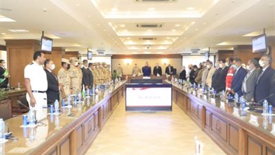 بالصور.. كيف كرم محافظ الجيزة أسر شهداء القوات المسلحة؟
